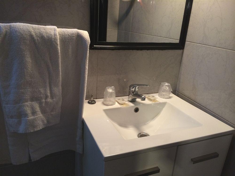 Hipotel Paris Voltaire Bastille Экстерьер фото